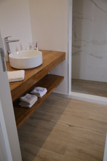 Roble Hacienda 1 lama 8007 - Piso Vinilico SPC