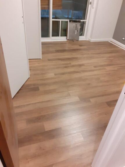 Roble Lyon - Piso Vinilico SPC