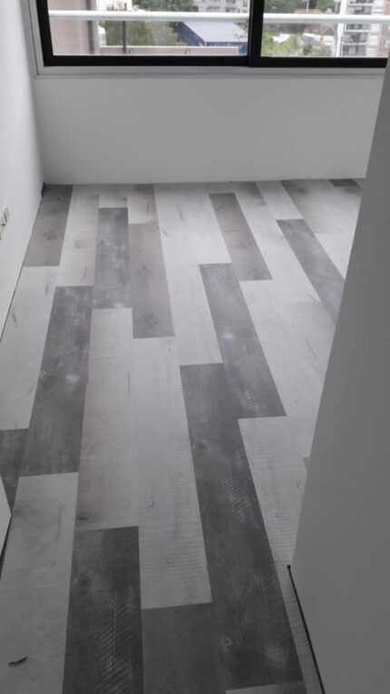 Roble Molly CLT-986 - Piso Vinilico LVT