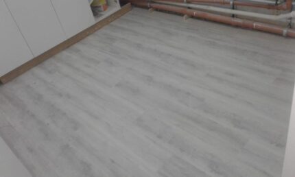 Piso Vinilico Roble Helenico Blanco CLT-983