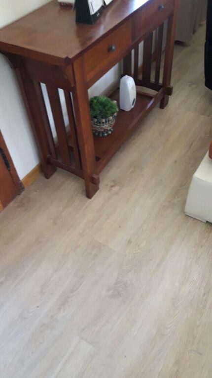 Piso Vinilico LVT - 4mm - Roble Clasico Claro D-793