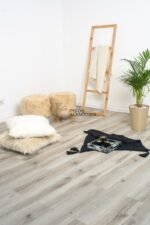 Apolo Rustic 3002 - Piso Vinilico SPC 4 mm - Image 3