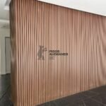 Revestimiento Pared Exterior Color 1 Roble Acanalado Vertical